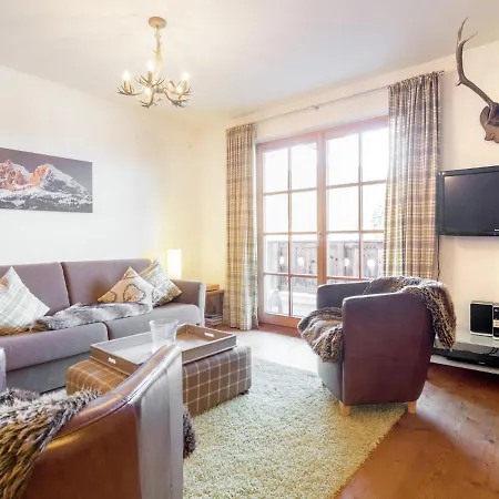 Apartment With Snow Covered Views Hollersbach im Pinzgau