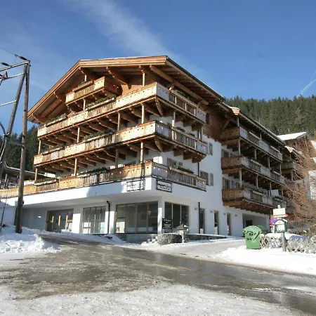 With Snow Covered Views Apartment Hollersbach im Pinzgau
