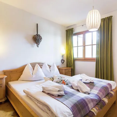 Apartment With Snow Covered Views Hollersbach im Pinzgau
