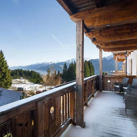 Apartment With Snow Covered Views Hollersbach im Pinzgau